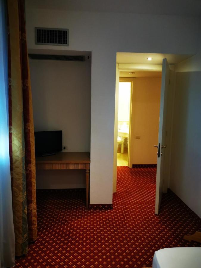 Hotel Bristol Беллария-Иджеа-Марина Экстерьер фото