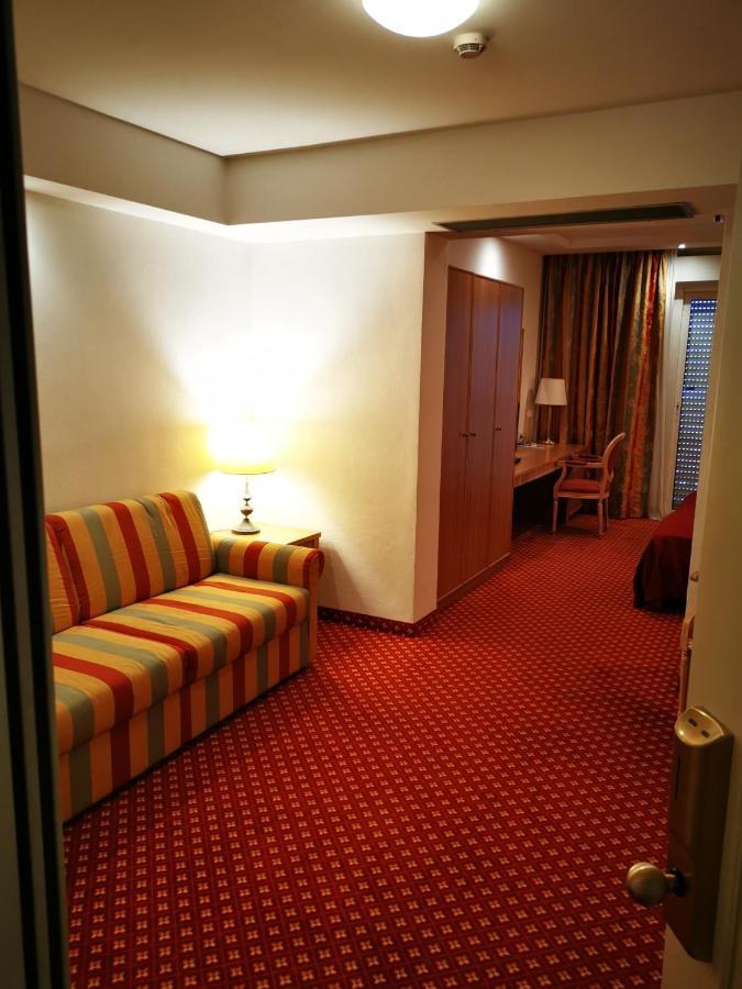 Hotel Bristol Беллария-Иджеа-Марина Экстерьер фото