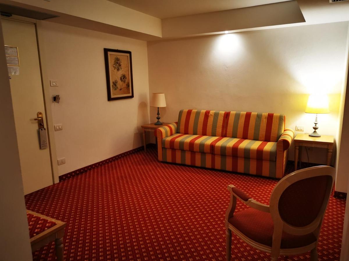 Hotel Bristol Беллария-Иджеа-Марина Экстерьер фото