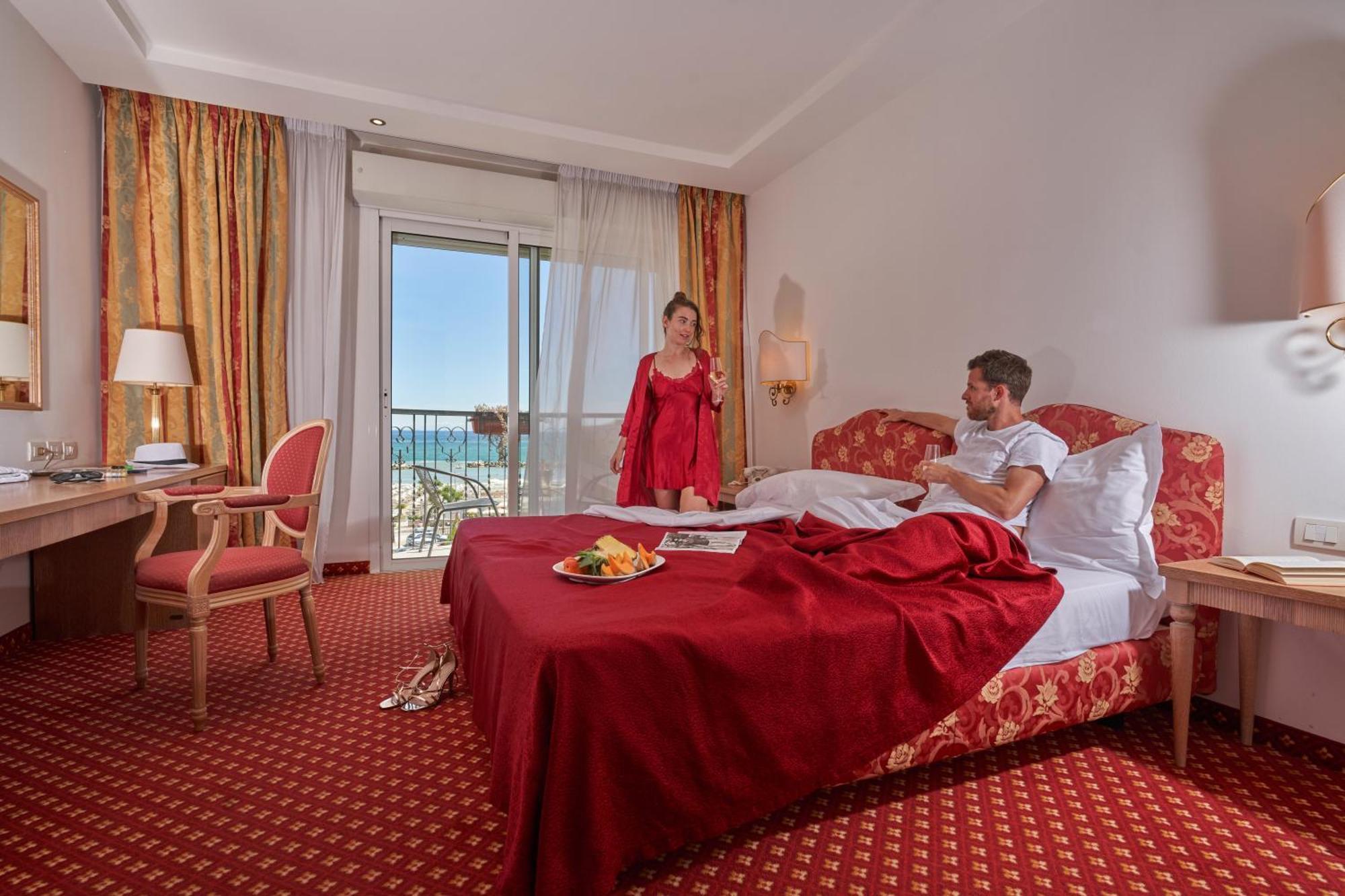 Hotel Bristol Беллария-Иджеа-Марина Экстерьер фото