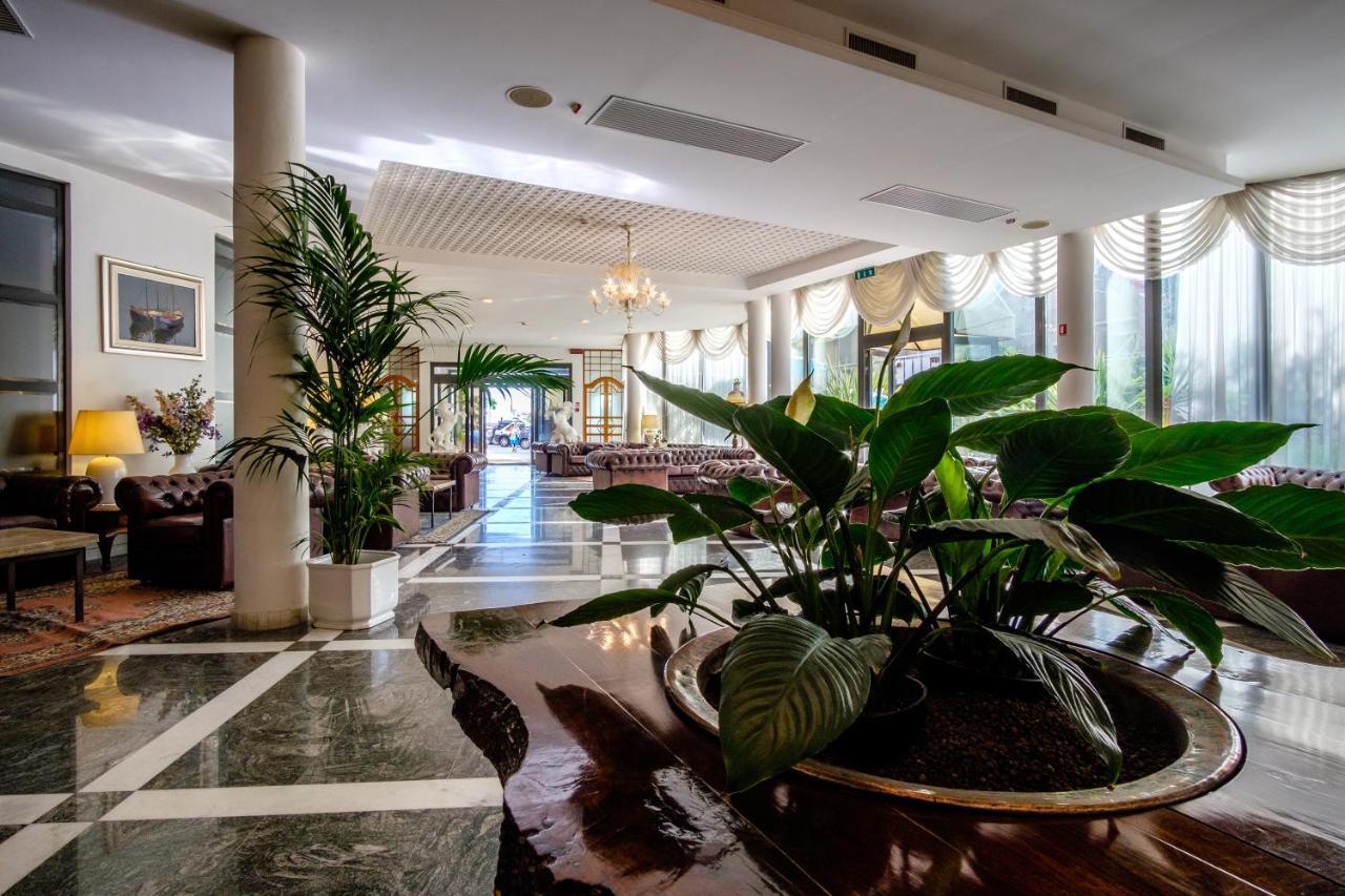 Hotel Bristol Беллария-Иджеа-Марина Экстерьер фото