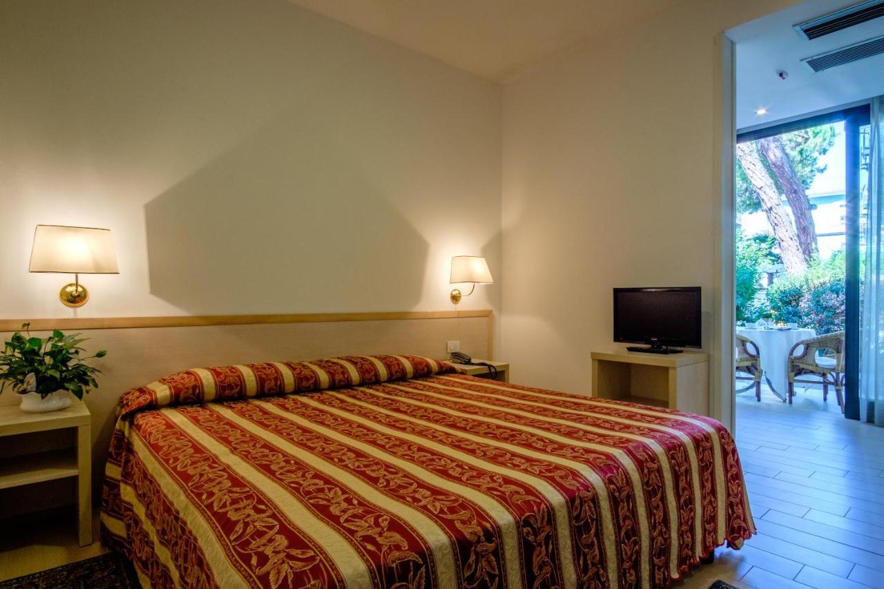 Hotel Bristol Беллария-Иджеа-Марина Экстерьер фото